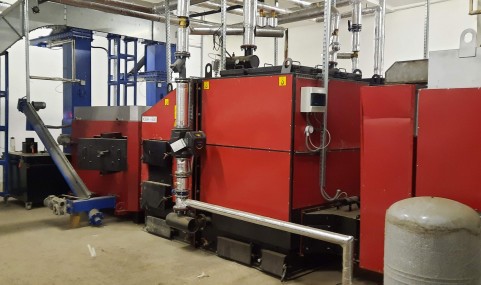 komora spalania do której trafia zrębka drzewna lub pellet